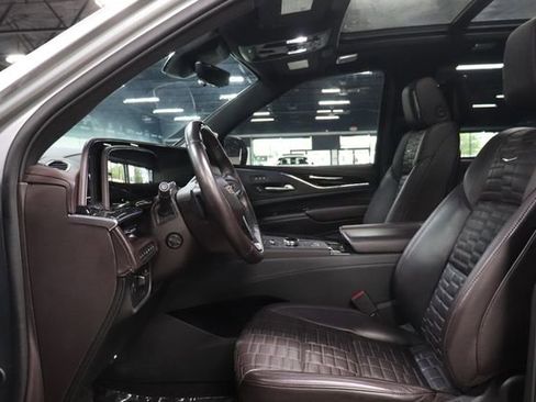 Used 2023 Cadillac Escalade ESV Premium Luxury Platinum AWD/4WD image 10