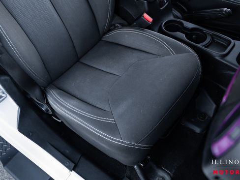 Used 2016 Jeep Wrangler Unlimited Sahara image 35