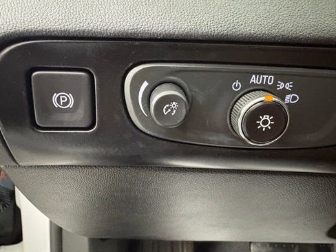 Used 2018 Buick Enclave Essence image 17