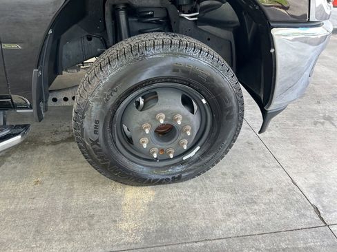 Used 2024 RAM 3500 Tradesman w/ Chrome Appearance Group image 23