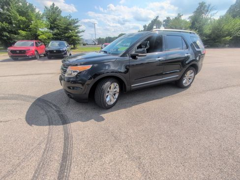 Used 2015 Ford Explorer Limited w/ Equipment Group 301A AWD/4WD image 9