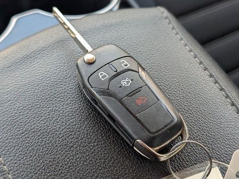 Used 2015 Ford Fusion SE FWD image 30