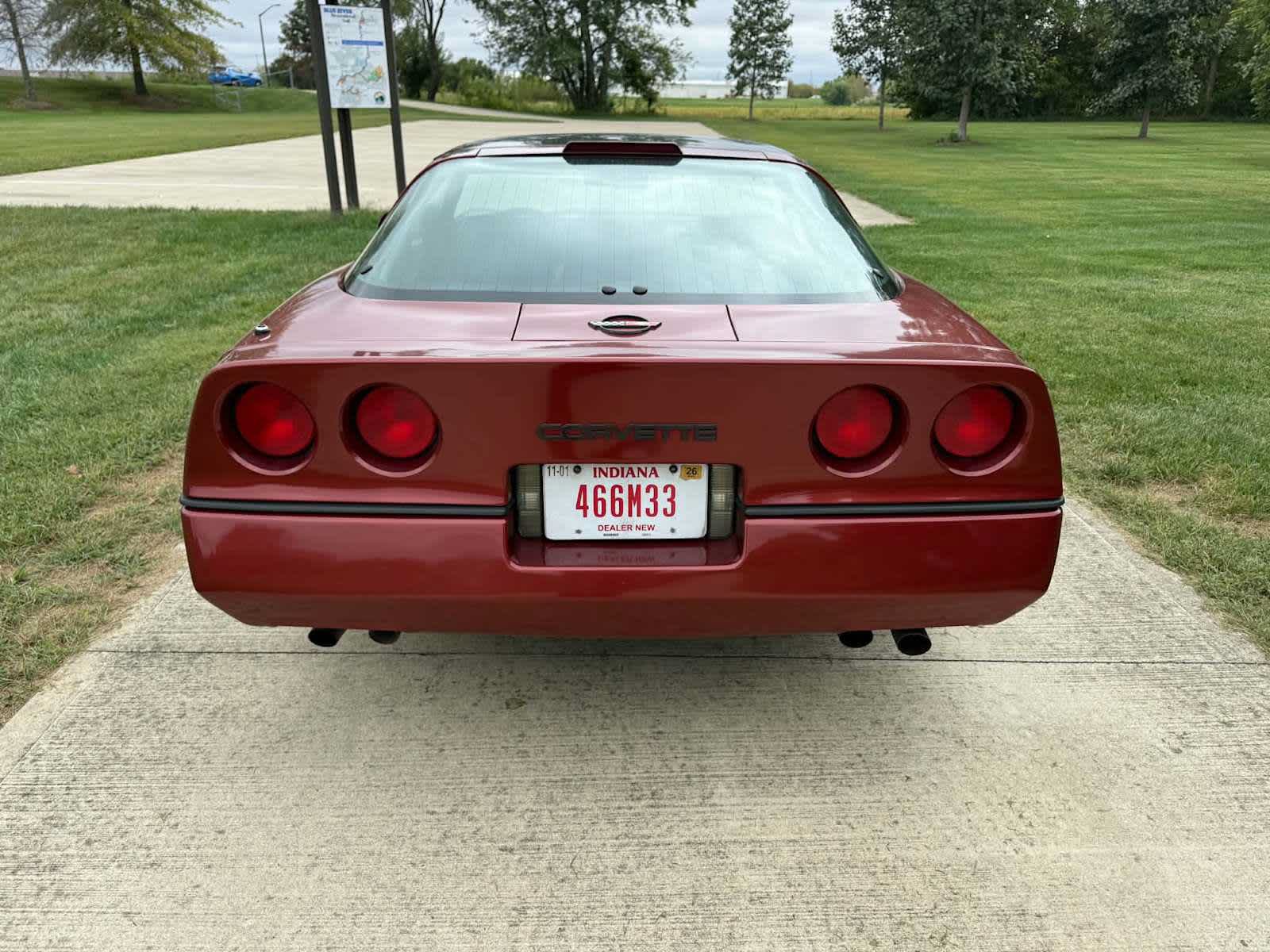 Used 1987 Chevrolet Corvette Coupe RWD image 8