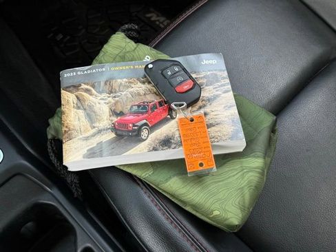 Used 2023 Jeep Gladiator Rubicon w/ Dual Top Group AWD/4WD image 5