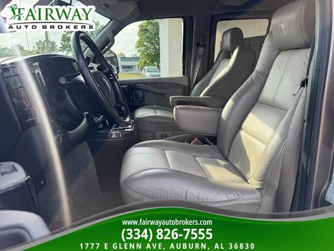 Used 2018 GMC Savana 2500 w/ Enhanced Convenience Package RWD image 10