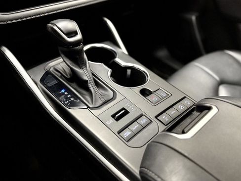 Used 2022 Toyota Highlander XLE image 22