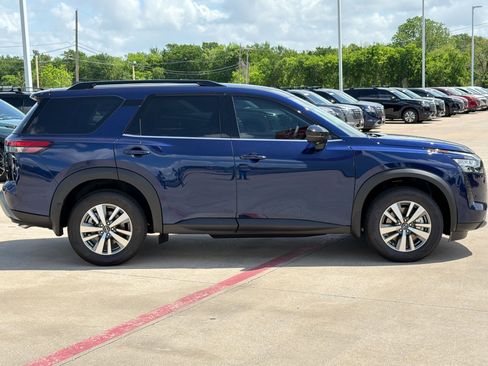 New 2026 Nissan Pathfinder SL image 8