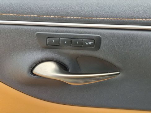 Used 2024 Lexus ES 350 w/ Premium Package FWD image 11