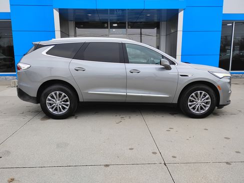 Used 2023 Buick Enclave Essence image 32