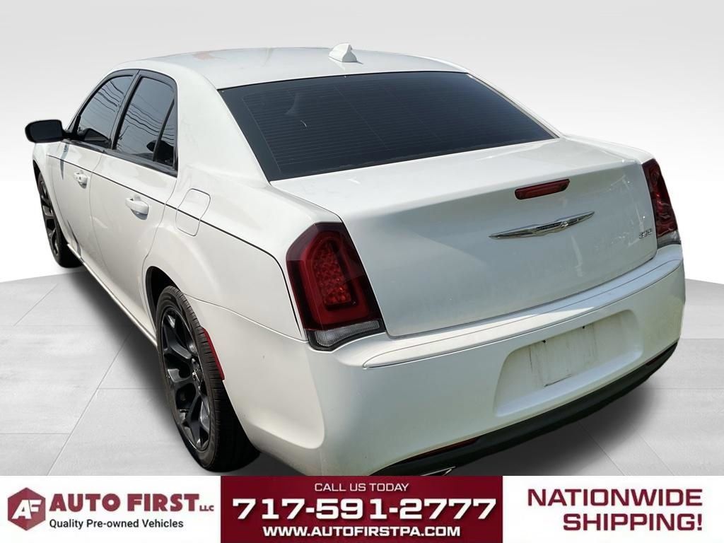 Used 2019 Chrysler 300 Touring w/ Sport Appearance Package RWD image 4