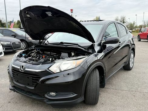 Used 2017 Honda HR-V EX image 9
