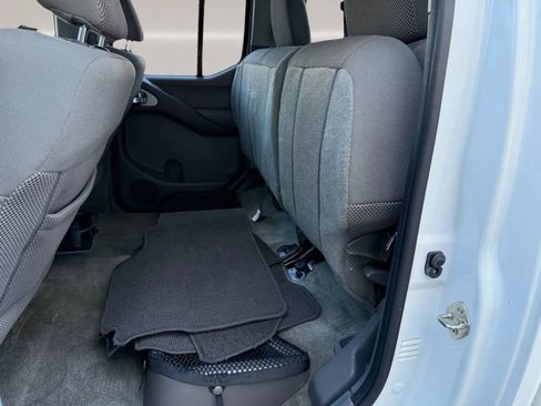 Used 2016 Nissan Frontier SV image 18