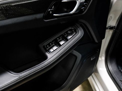 Used 2023 Porsche Macan GTS AWD/4WD image 40