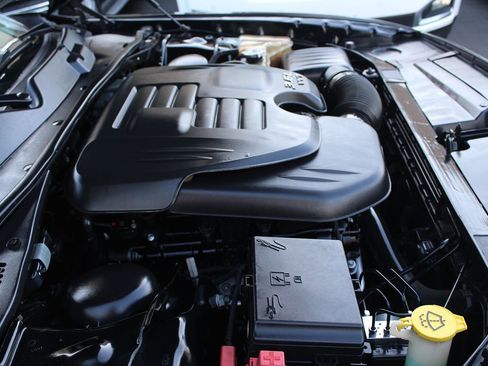 Used 2016 Dodge Challenger SXT image 28