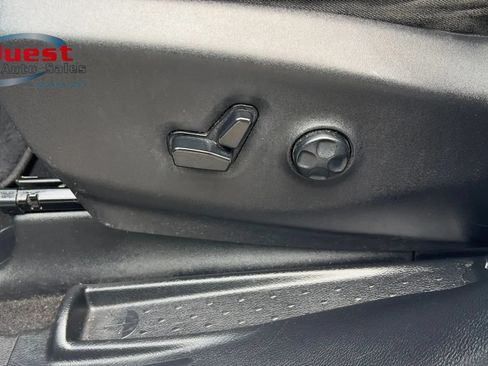Used 2019 Chrysler Pacifica Touring Plus w/ Advanced Safetytec Group FWD image 26