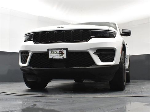 Used 2023 Jeep Grand Cherokee Altitude image 20