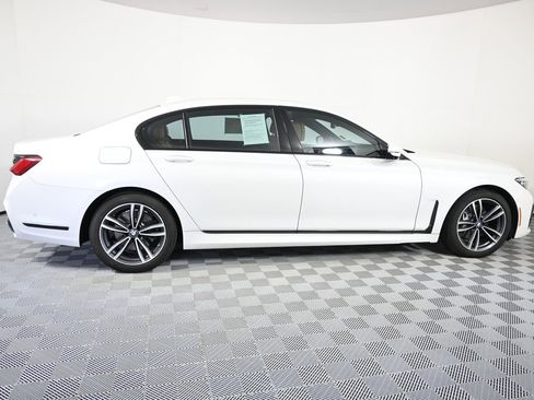 Used 2022 BMW 740i xDrive w/ M Sport Package AWD/4WD image 7