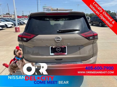Used 2025 Nissan Rogue SV FWD image 4
