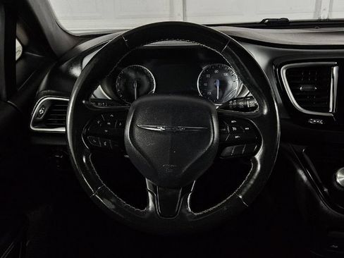 Used 2020 Chrysler Pacifica Touring-L Plus FWD image 10