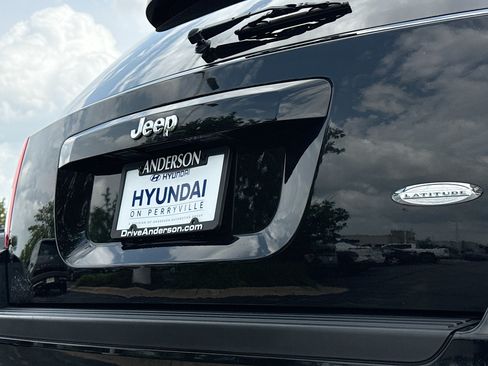 Used 2012 Jeep Compass Latitude FWD image 15
