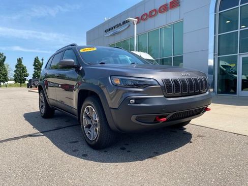 Used 2020 Jeep Cherokee Trailhawk w/ Cold Weather Group AWD/4WD image 3