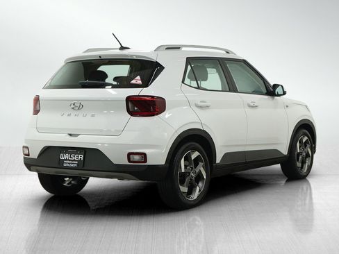 Used 2024 Hyundai Venue SEL FWD image 5