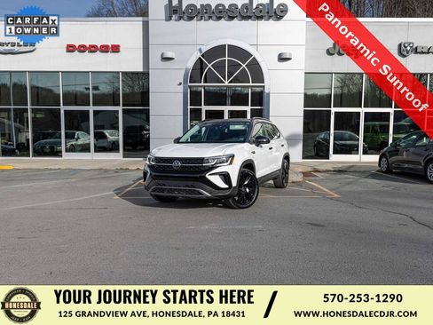 Used 2024 Volkswagen Taos SE image 1