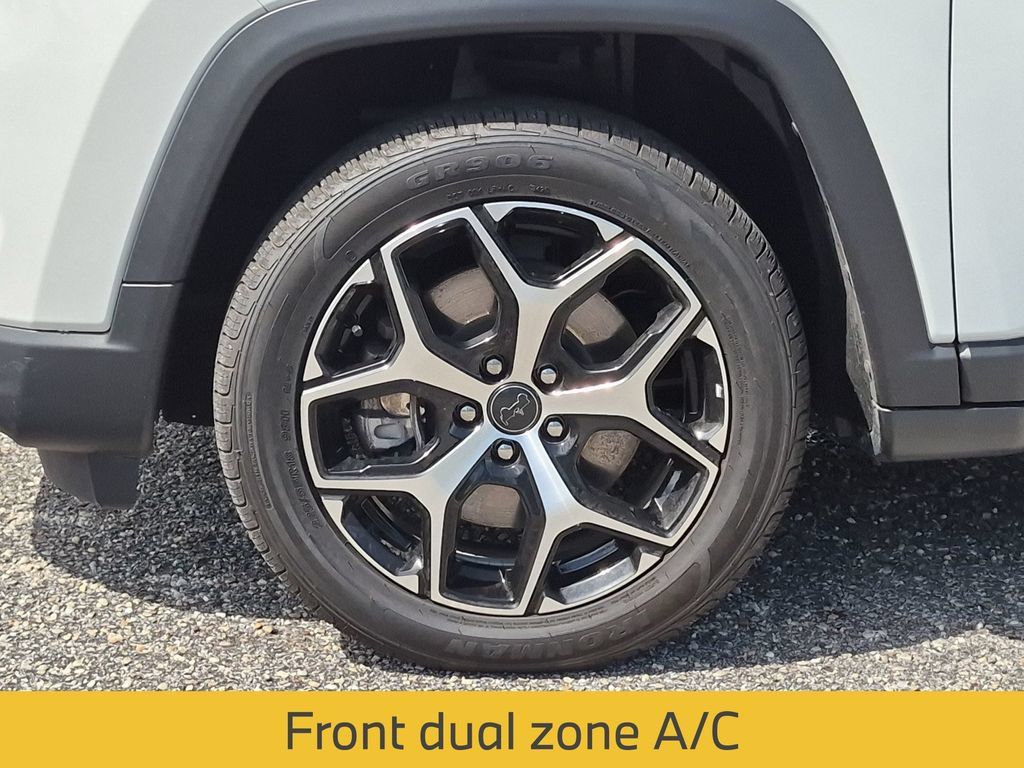 Used 2025 Jeep Compass Limited AWD/4WD image 13