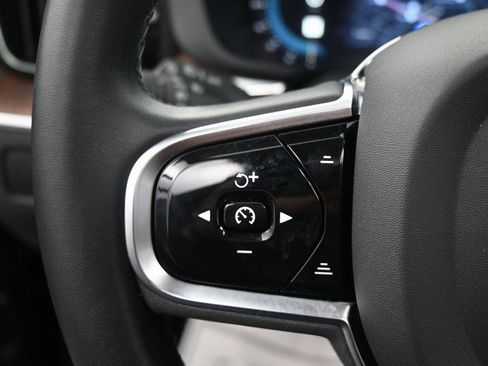 Used 2023 Volvo XC60 B5 Plus image 20