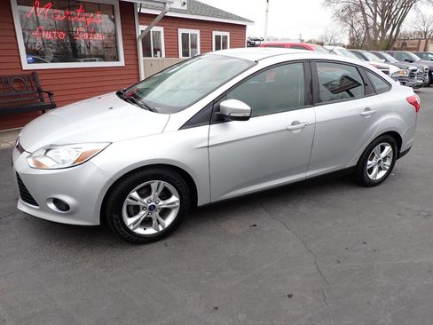 Used 2013 Ford Focus SE w/ SE Winter Pkg image 3