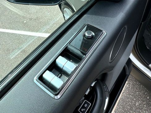 Used 2018 Land Rover Range Rover HSE image 25