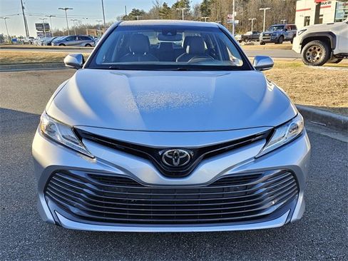 Used 2018 Toyota Camry XLE image 2