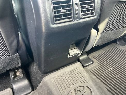 Used 2022 Toyota 4Runner SR5 Premium w/ Moonroof Package AWD/4WD image 12