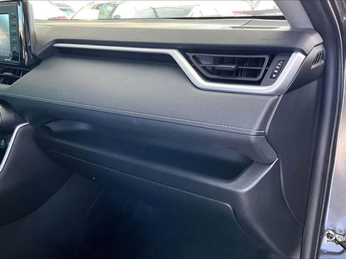 Used 2021 Toyota RAV4 XLE image 19