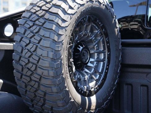 New 2026 Ford F250 Lariat w/ Black Appearance Package AWD/4WD image 8