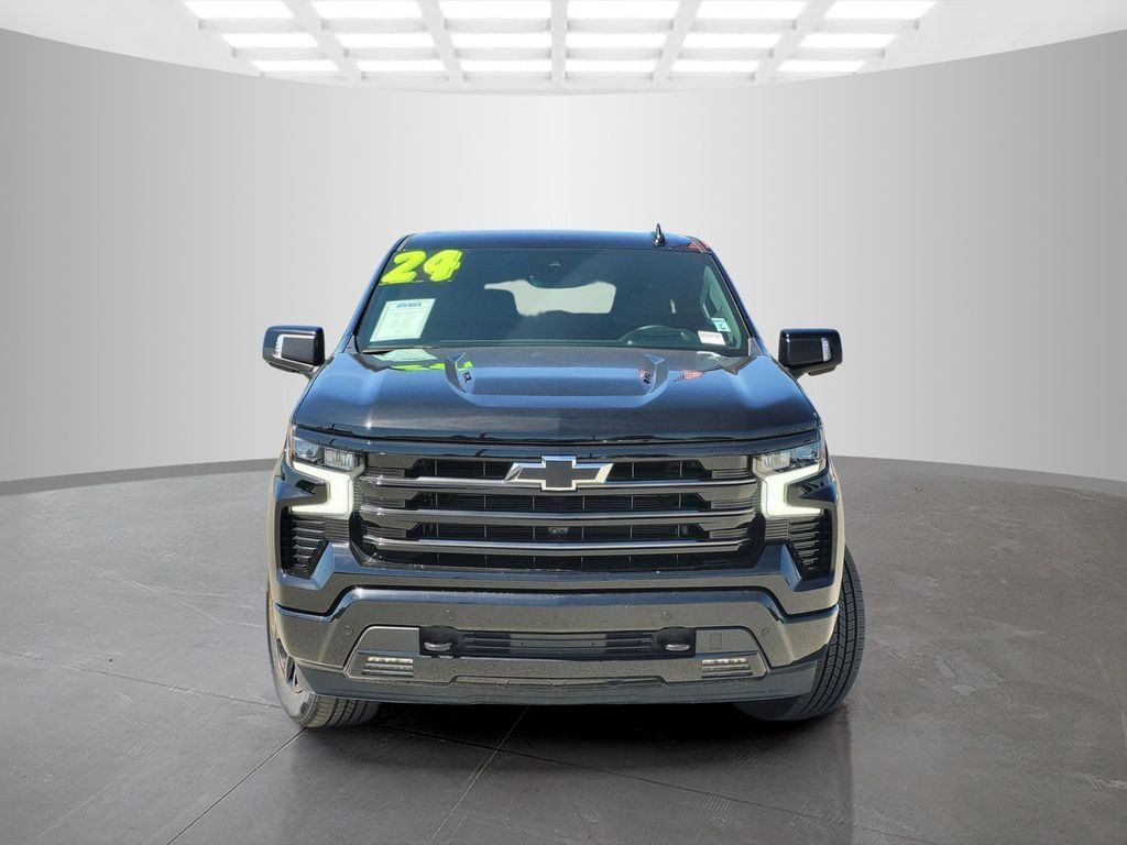 Used 2024 Chevrolet Silverado 1500 High Country w/ Midnight Edition AWD/4WD image 2