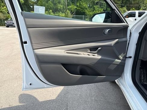 New 2025 Hyundai Elantra Sport FWD image 12
