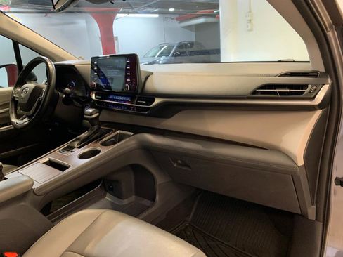 Used 2021 Toyota Sienna XLE image 54