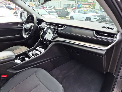 Used 2023 Jeep Grand Cherokee Laredo w/ Luxury Tech Group I AWD/4WD image 24
