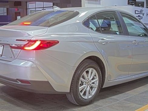 Used 2025 Toyota Camry LE image 2