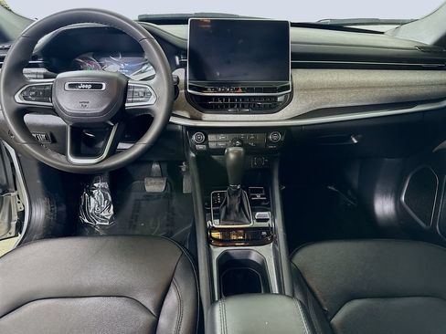 Used 2024 Jeep Compass Latitude AWD/4WD image 18
