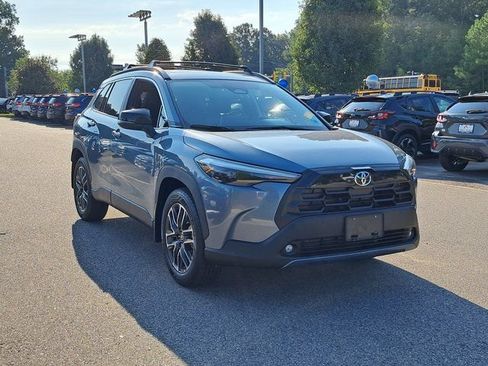 Used 2026 Toyota Corolla Cross XLE w/ Convenience Package AWD/4WD image 4