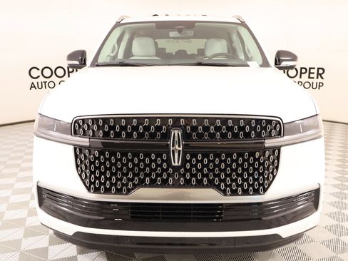 New 2026 Lincoln Navigator Premiere AWD/4WD image 10