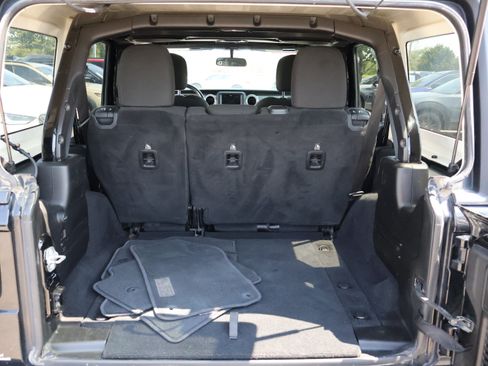 Used 2019 Jeep Wrangler Unlimited Sahara AWD/4WD image 8