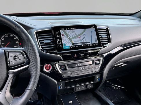 Certified 2025 Honda Ridgeline Black Edition image 9
