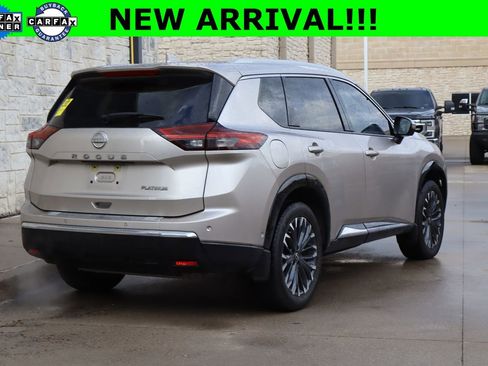 Used 2024 Nissan Rogue Platinum w/ Platinum Premium Package FWD image 3