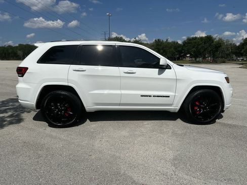Used 2020 Jeep Grand Cherokee Altitude RWD image 15