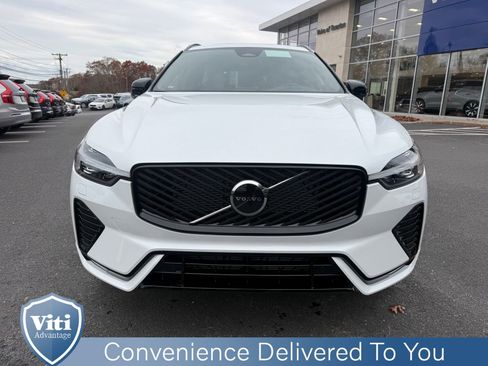 New 2026 Volvo XC60 B5 Core w/ Climate Package image 3