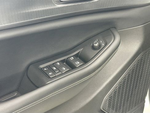Used 2023 Jeep Grand Cherokee L Laredo RWD image 17