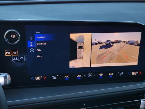 New 2026 Chevrolet Traverse LT image 13